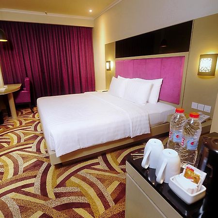 S-One Hotel Palembang Dış mekan fotoğraf