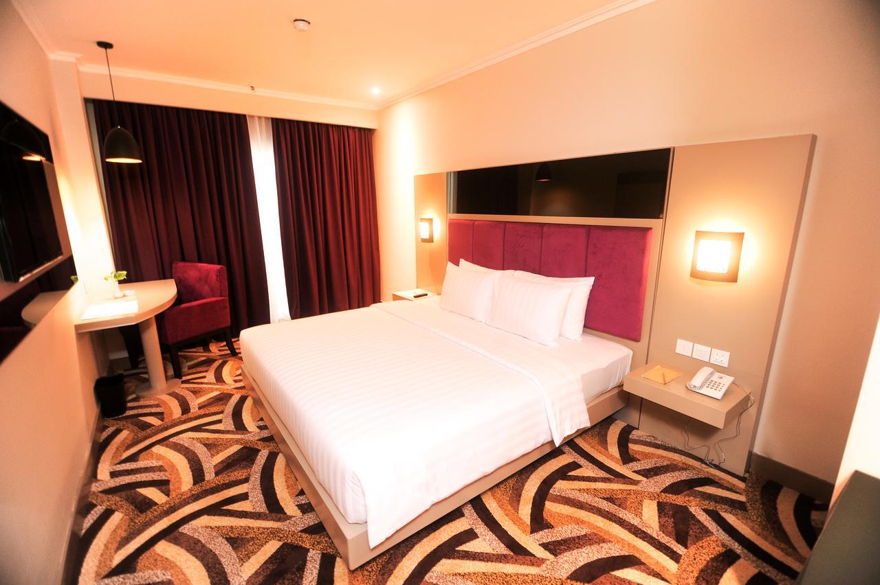 S-One Hotel Palembang Dış mekan fotoğraf