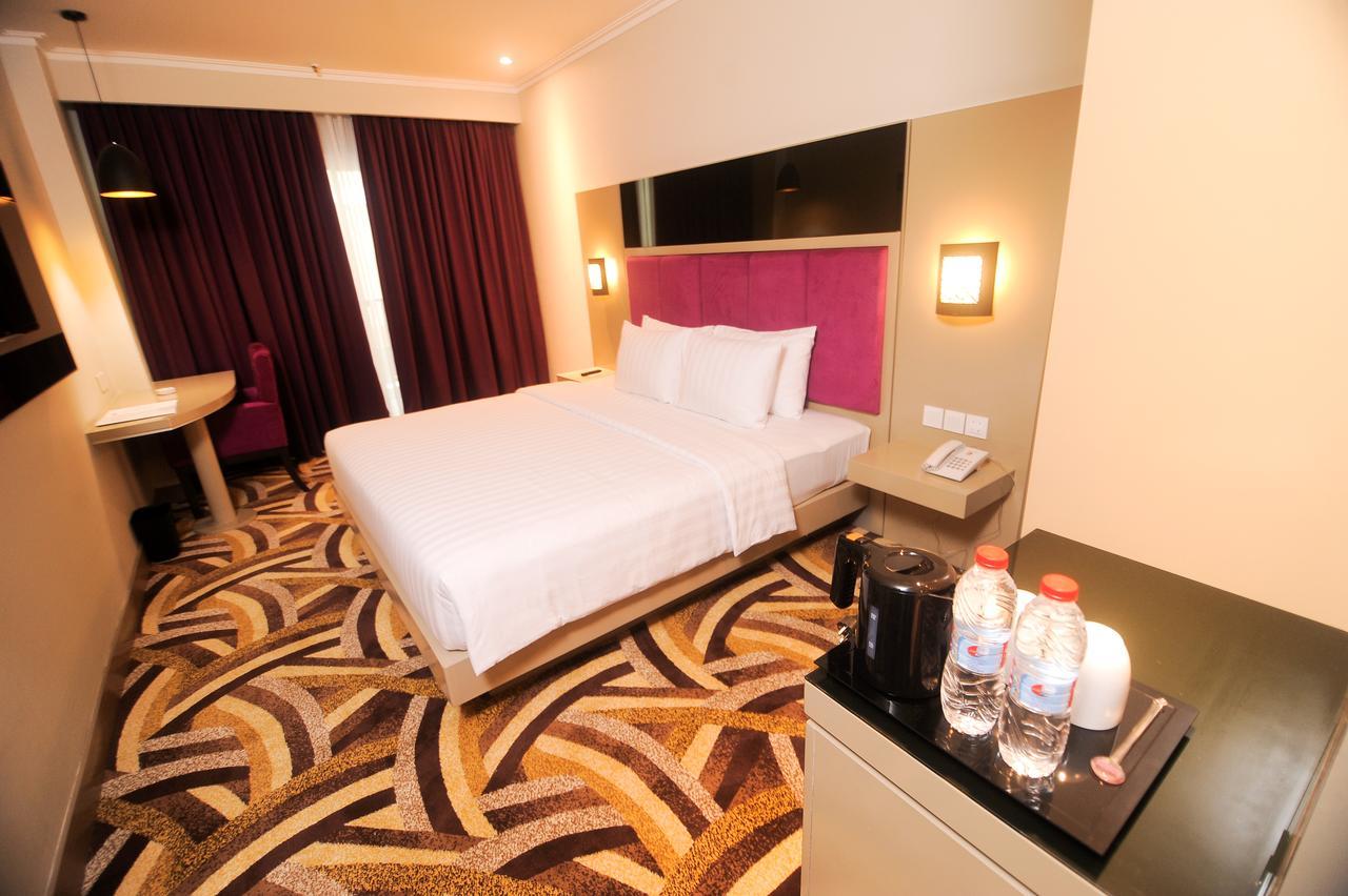 S-One Hotel Palembang Dış mekan fotoğraf